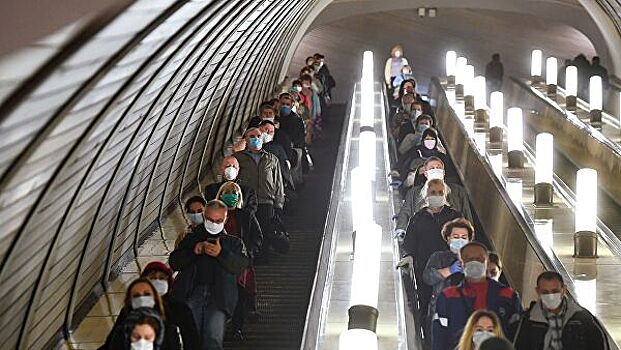 Около 98% пассажиров метро пользуются масками