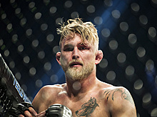 Боец UFC сделал предложение девушке после боя с Тейшейрой