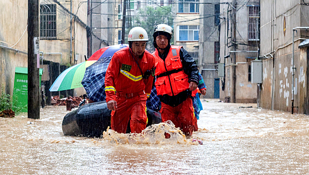 Наводнения в Китае унесли жизни десятков людей