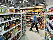 Петербургский депутат закупил набор продуктов на тысячу рублей и разозлил граждан