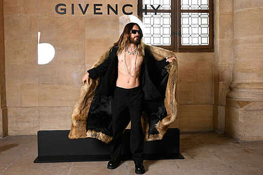 51-летний актер Джаред Лето разделся на показе Givenchy в Париже