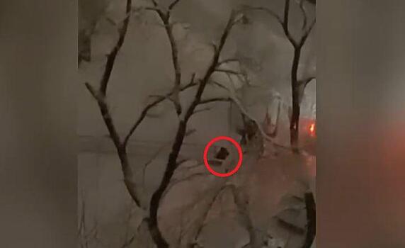 «Будьте осторожны»: опасность под снегом поджидает жителей Владивостока