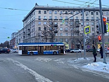 В Новосибирске троллейбус сбил на переходе школьницу