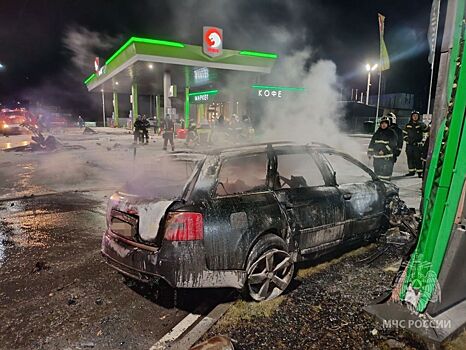 Опубликованы фото с места ДТП с загоревшейся машиной на АЗС в Арзамасе