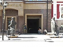 На пешеходной Волжской появились статуи бородачей в старорусской одежде