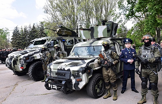 На улицы Киева вывели бронеавтомобили