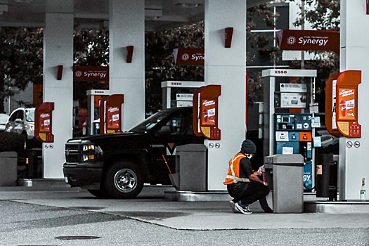 Цены на бензин в США подскочили до рекордного уровня