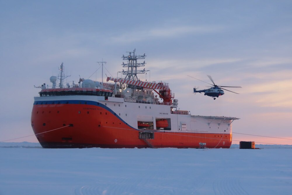 На СП-42 завершилась первая сложнейшая ротация с помощью вертолетов