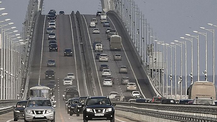 Количество машин в очереди к Крымскому мосту сократилось до 93