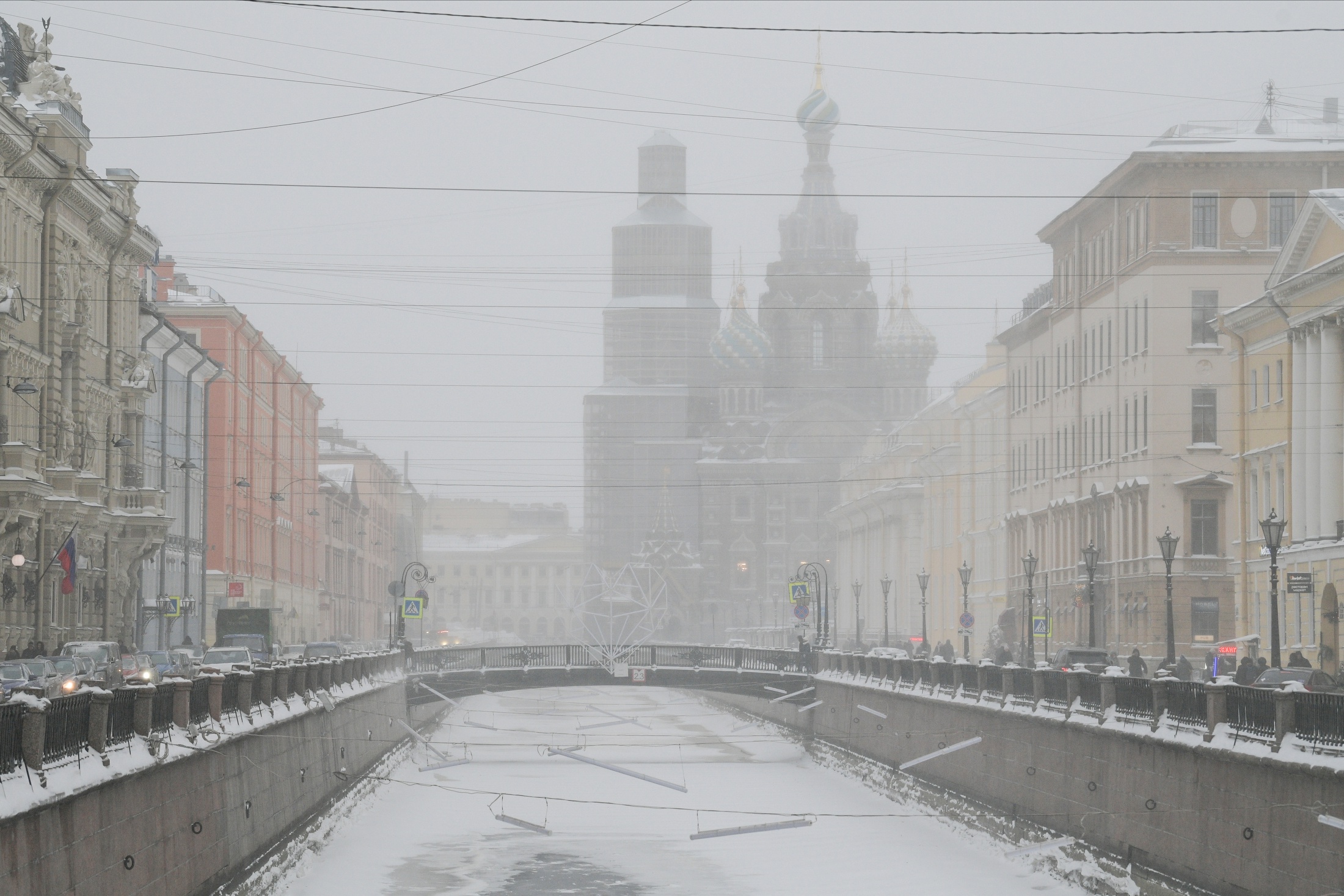 Как спасти исторические подвесные дворы Петербурга