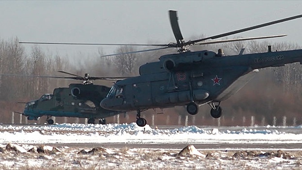 Учеба в небе: молодые вертолетчики осваивают многоцелевые Ми-8АМТШ