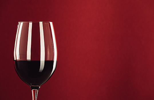 Две алкогольные компании решают вопрос принадлежности и уместности названия бренда вина Saint Vincent