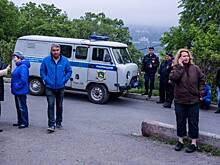 Владивостокцы штурмуют стройку во дворе жилого дома, сомневаясь в ее законности