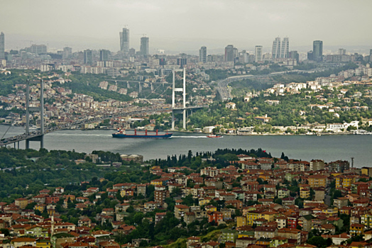 В Стамбуле мужчина с ножом напал на имама мечети
