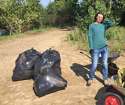 Новосибирцы вынесли с аванпорта шлюза десяток мешков с мусором