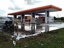 На выезде из Курска сгорела автозаправка