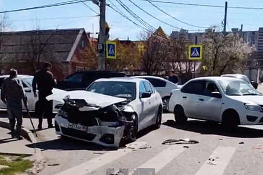 В Краснодаре водитель "Газели" протаранил 10 машин и убежал