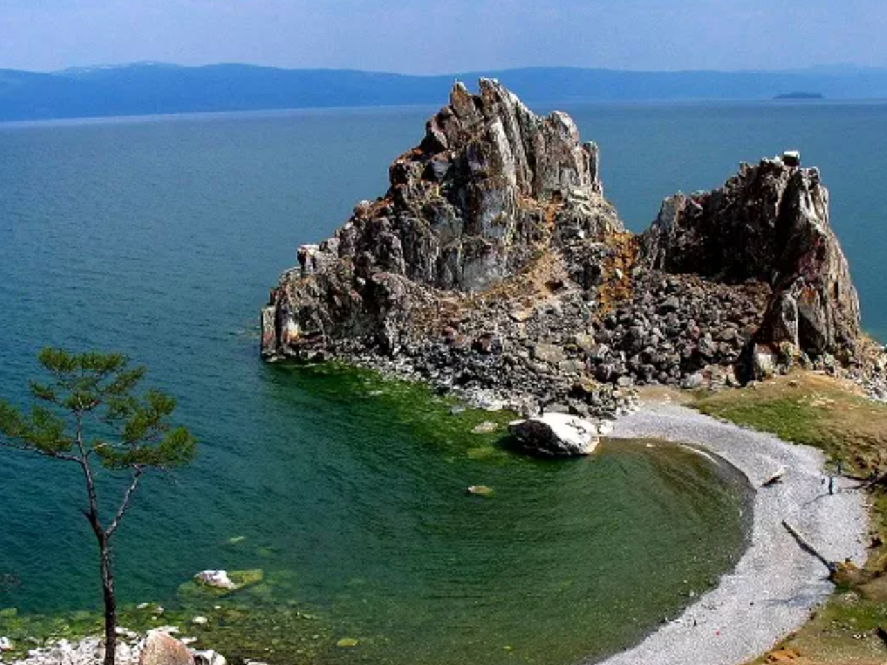 Почему байкал считается уникальным явлением природы. Мыс Ялга Ольхон. Хужир Байкал. Байкал мыс Цаган Хушун. Маяк на Байкале.