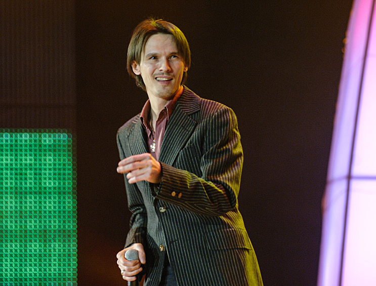 Влад Сташевский во время выступления на концерте "Легенды Ретро FM", 2008 год