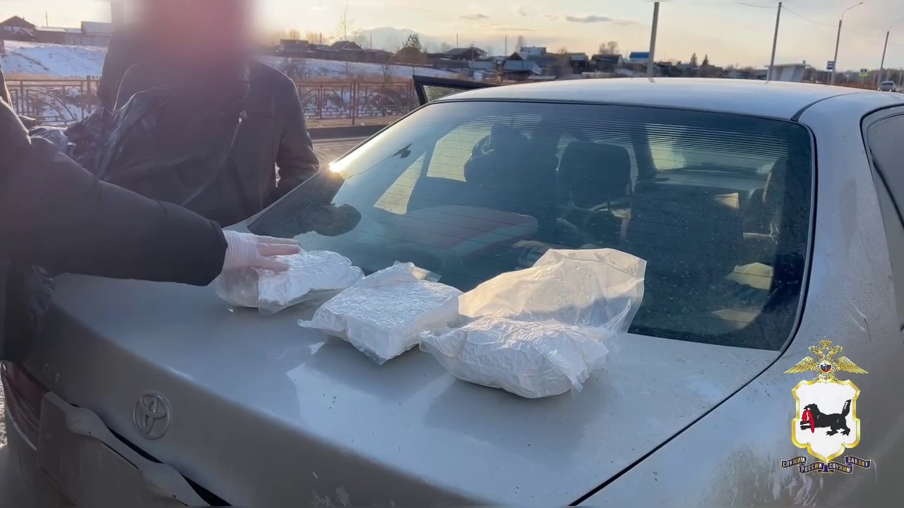 В Иркутской области полицейские задержали межрегионального наркокурьера, перевозившего партию наркотиков