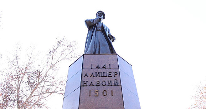 Памятник туркменского поэта Махтумкули открыли в Ташкенте