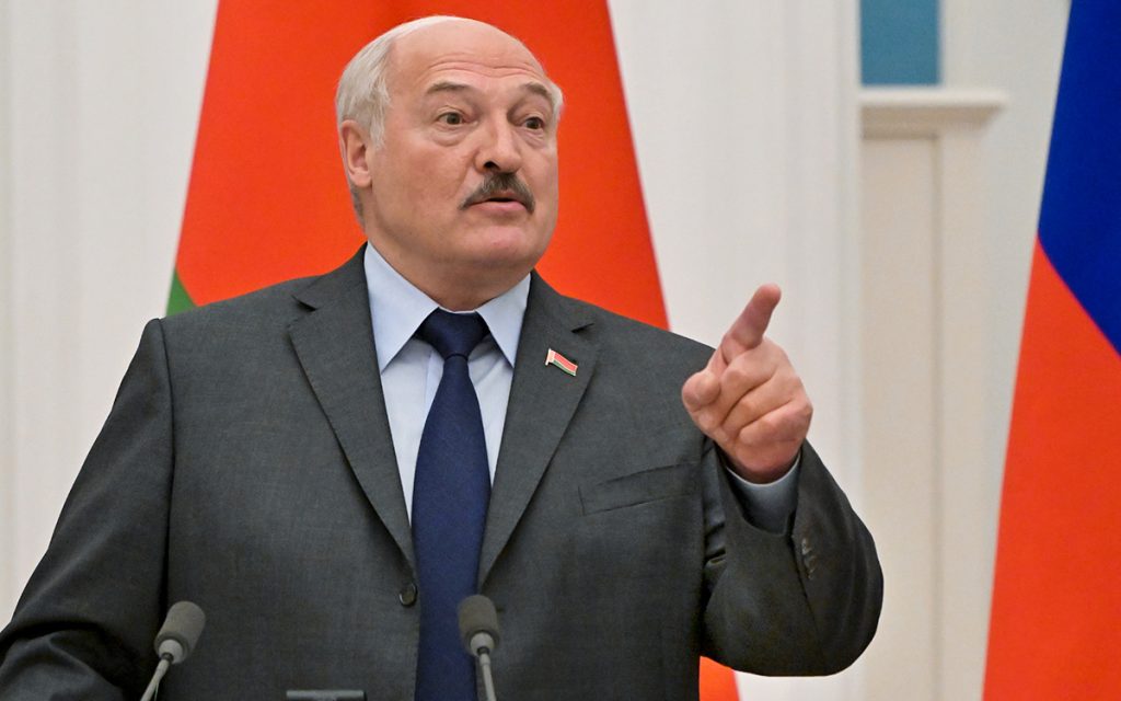 Лукашенко заявил, что Запад не отказывается от планов разорвать единство Белоруссии и РФ