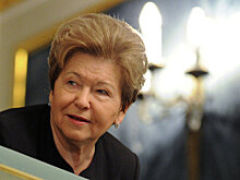 Путин наградил Наину Ельцину орденом