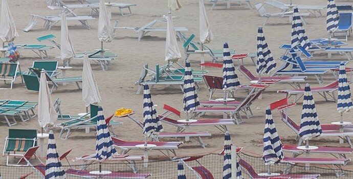 Италия закроет 18 пляжей из-за опасных микробов