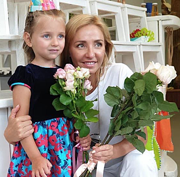 Шары, цветы и праздничный торт: Татьяна Навка показала фото с 5-летия дочери и рассказала ее мечте