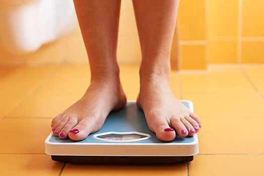 Ученые выяснили, почему с возрастом люди набирают вес