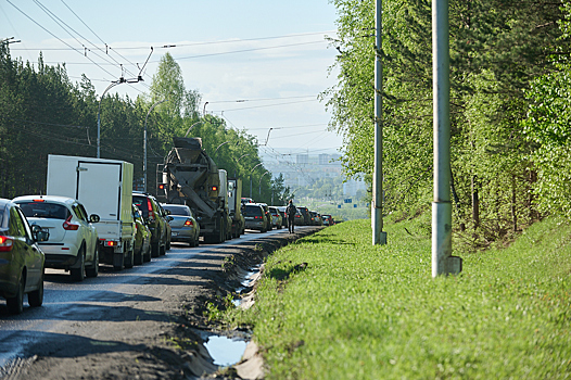Движение на кемеровских дорогах осложнилось вечером в понедельник