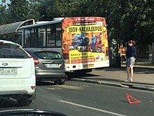 В Твери маршрутка вылетела на тротуар на остановке