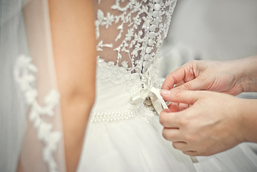 В Сети раскритиковали свадебное платье с хвостом