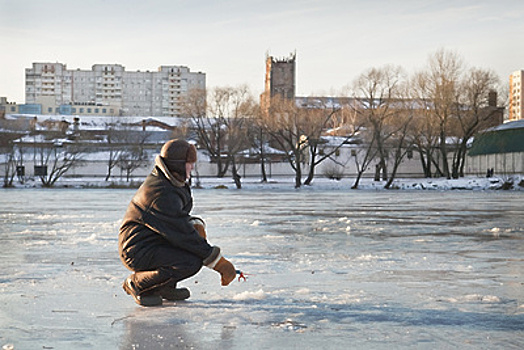 Любителям зимней рыбалки в Подмосковье рассказали о правилах безопасности