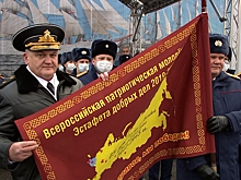 На паруснике в Калининград прибыло знамя «Эстафеты добрых дел»