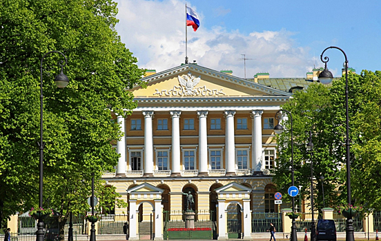Смольный продолжит выплаты очередникам на жилье после завершения целевых программ