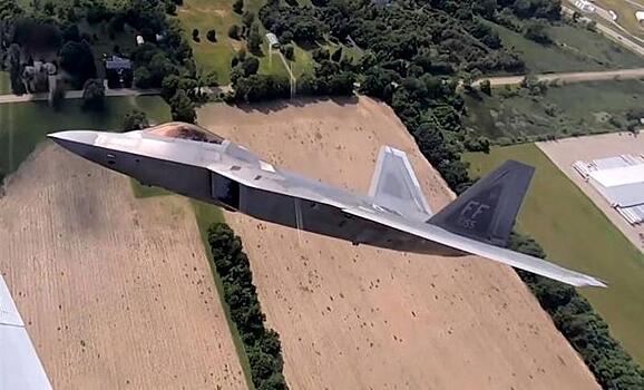 В США разбился истребитель F-22