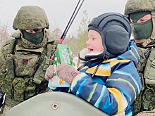 Пятилетнего Ваню прокатили на БТР в рамках акции «Елка желаний»