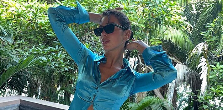 Дуа Липа выложила фото в крошечном бикини