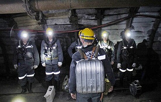 МЧС: в якутской шахте "Мир" остаются девять человек