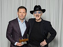 Выставка «Зенит 💙 Петербург. 100 лет вместе» победила на премии «Петербург будущего». Боярский вручил награду Зырянову