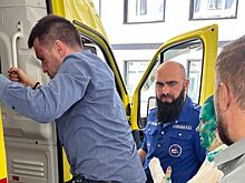 Избитые в Чечне Милашина и Немов прибыли в одну из московских больниц