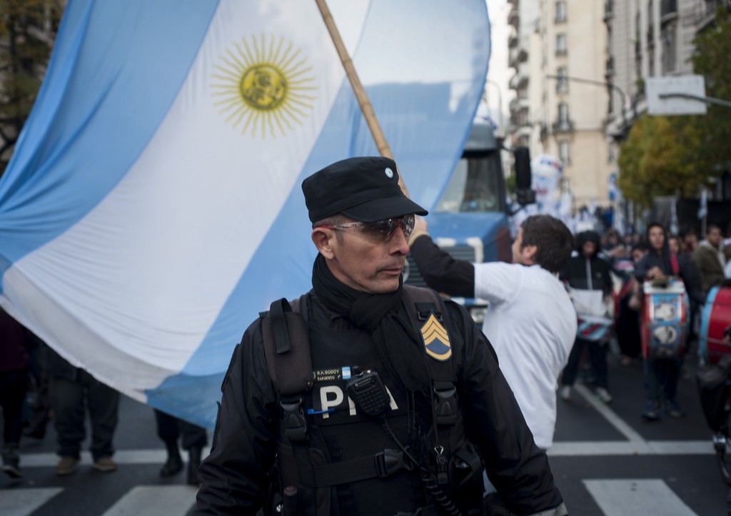 В Буэнос-Айресе начались протесты против нового правительства