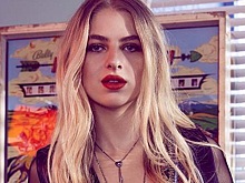 Чувственные губы, русалочьи волосы и папины брови: 18-летняя дочь Ноэла Галлахера снялась для бренда Nasty Gal