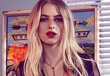 Чувственные губы, русалочьи волосы и папины брови: 18-летняя дочь Ноэла Галлахера снялась для бренда Nasty Gal