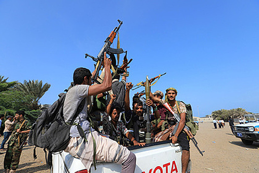 В Йемене повстанцы разгромили армию и захватили гору