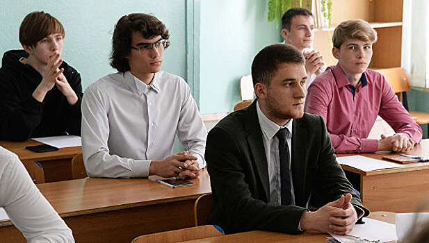 Ученики пожаловались Кузнецовой на увольнение учителей