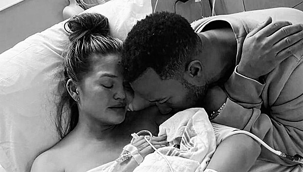 Крисси Тейген и Джон Ледженд потеряли новорожденного сына — фото из клиники