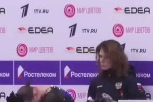 На соревнованиях по фигурному катанию в Красноярске тренер пнула воспитанницу