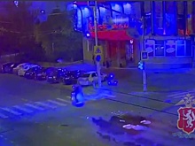 Пьяный водитель сбил в Екатеринбурге двух парней на одном электросамокате